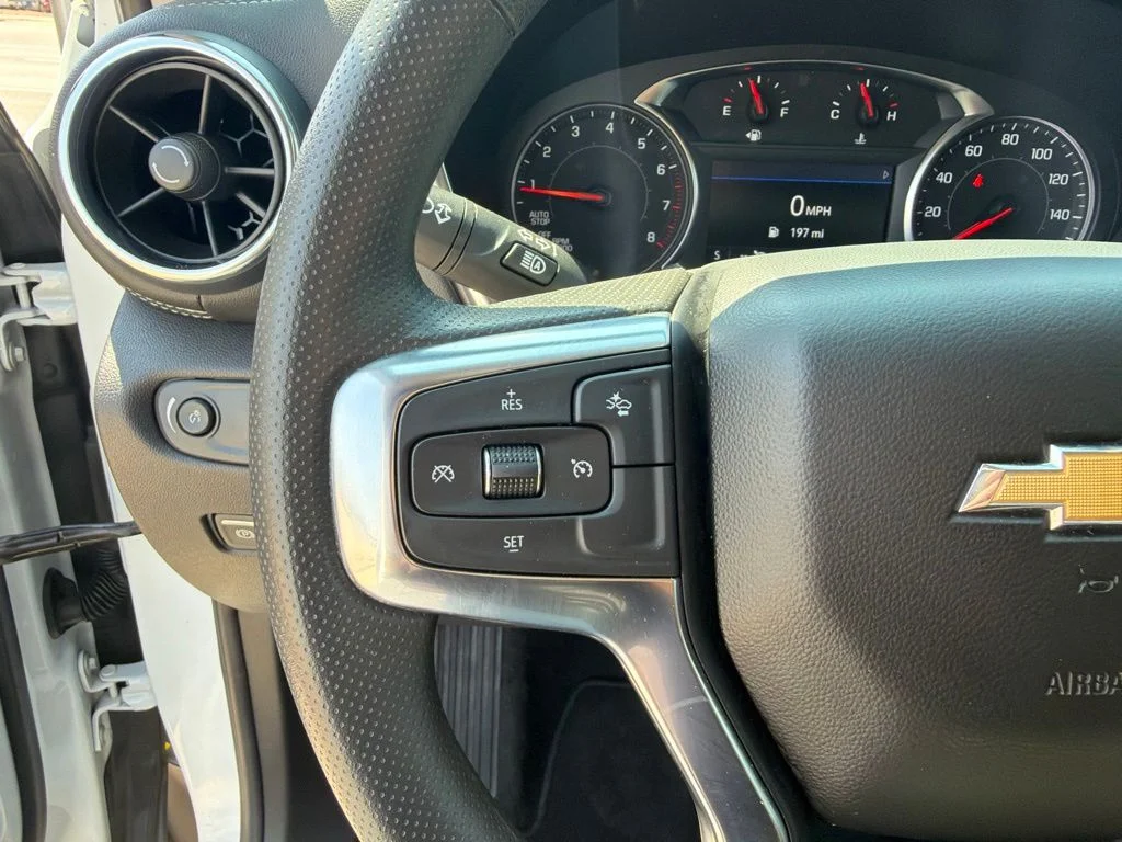 Used 2025 White Chevrolet LT image 9