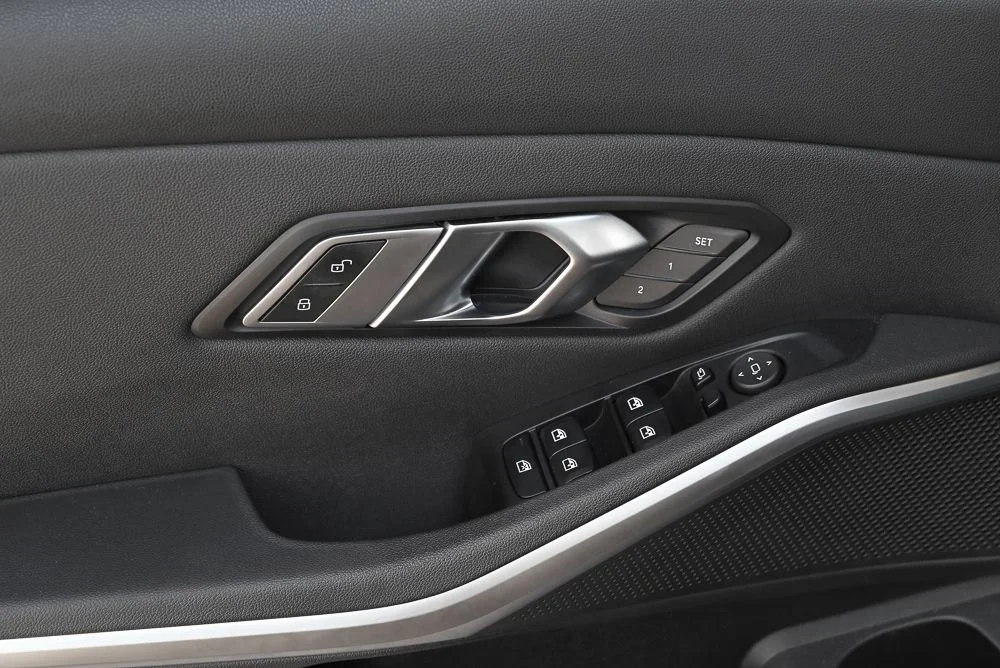 Used 2019 Black BMW 330i image 29
