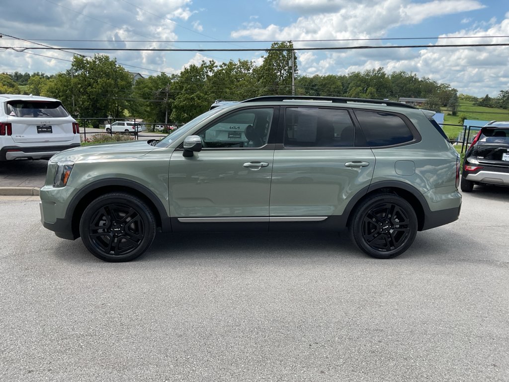 Used 2023 Jungle Green Kia EX X-Line image 5
