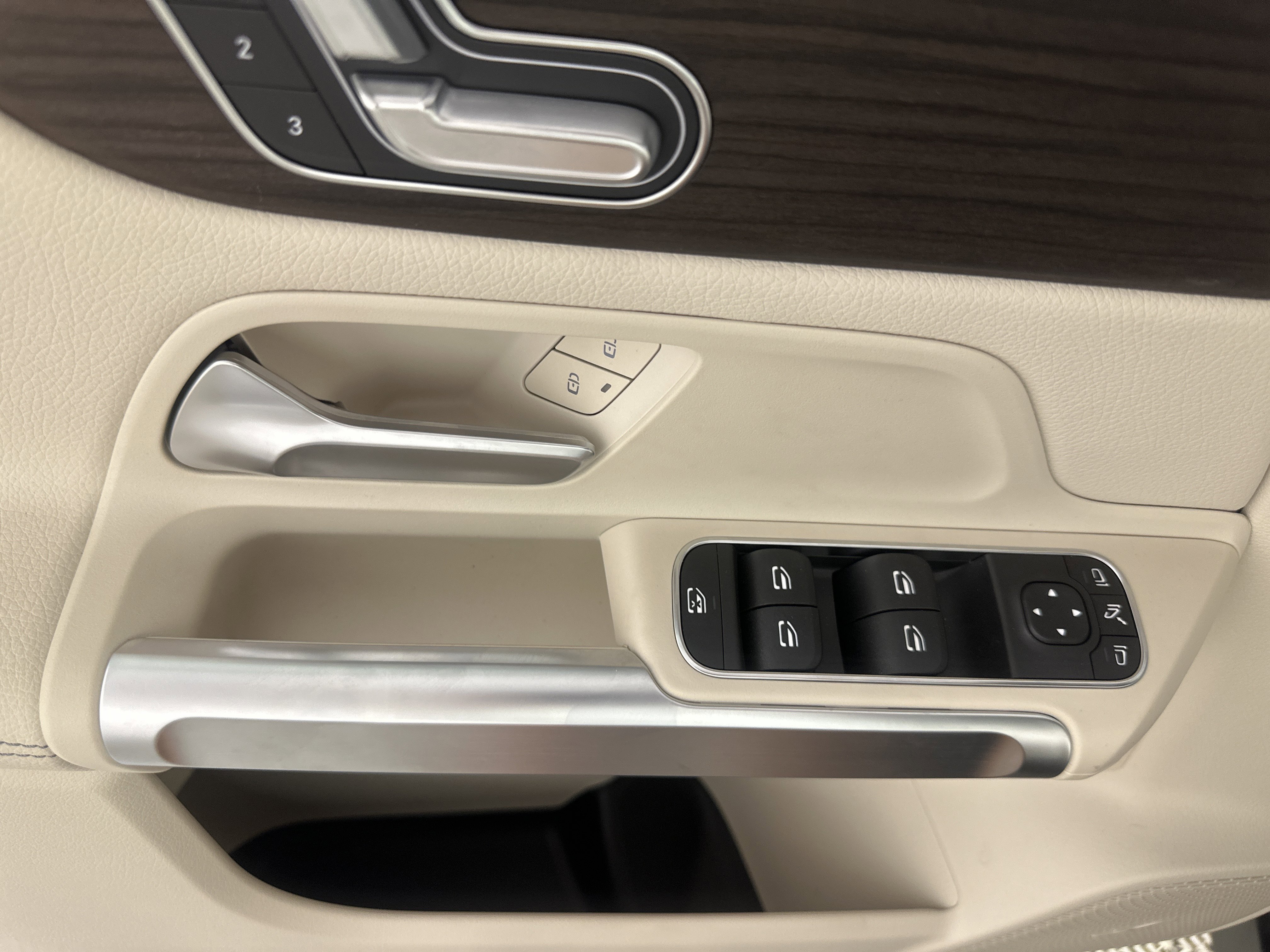 New 2026 Cosmos Black Metallic Mercedes-Benz GLB 250 image 36