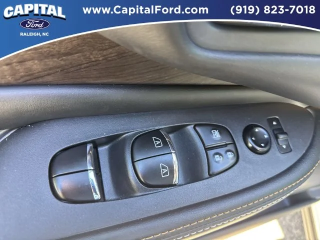 Used 2021 White Nissan Platinum image 21