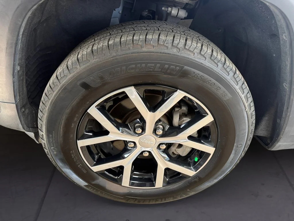Used 2024 White Jeep Limited image 9