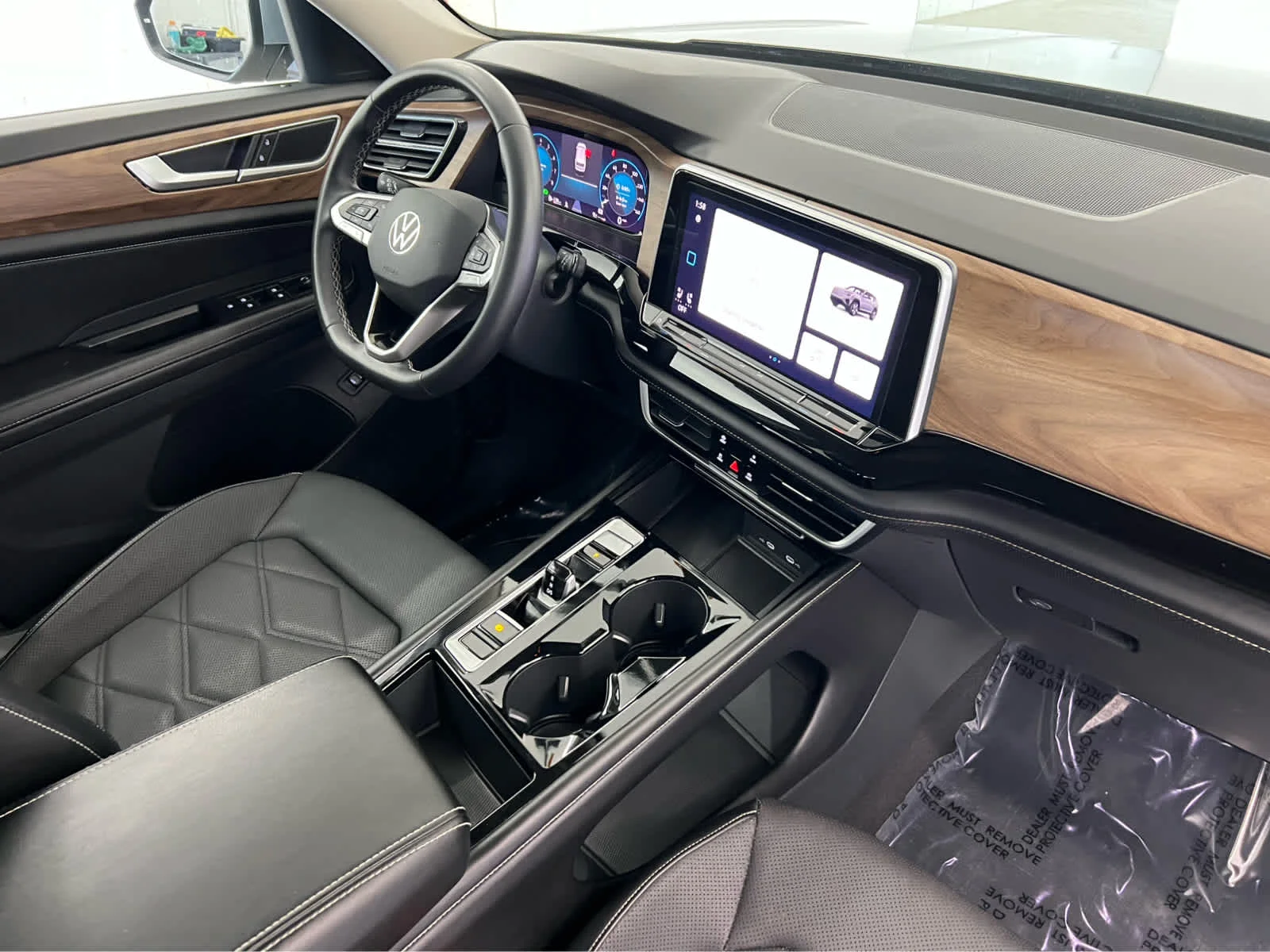 2025 Volkswagen Atlas SEL Premium R-Line - Photo 30