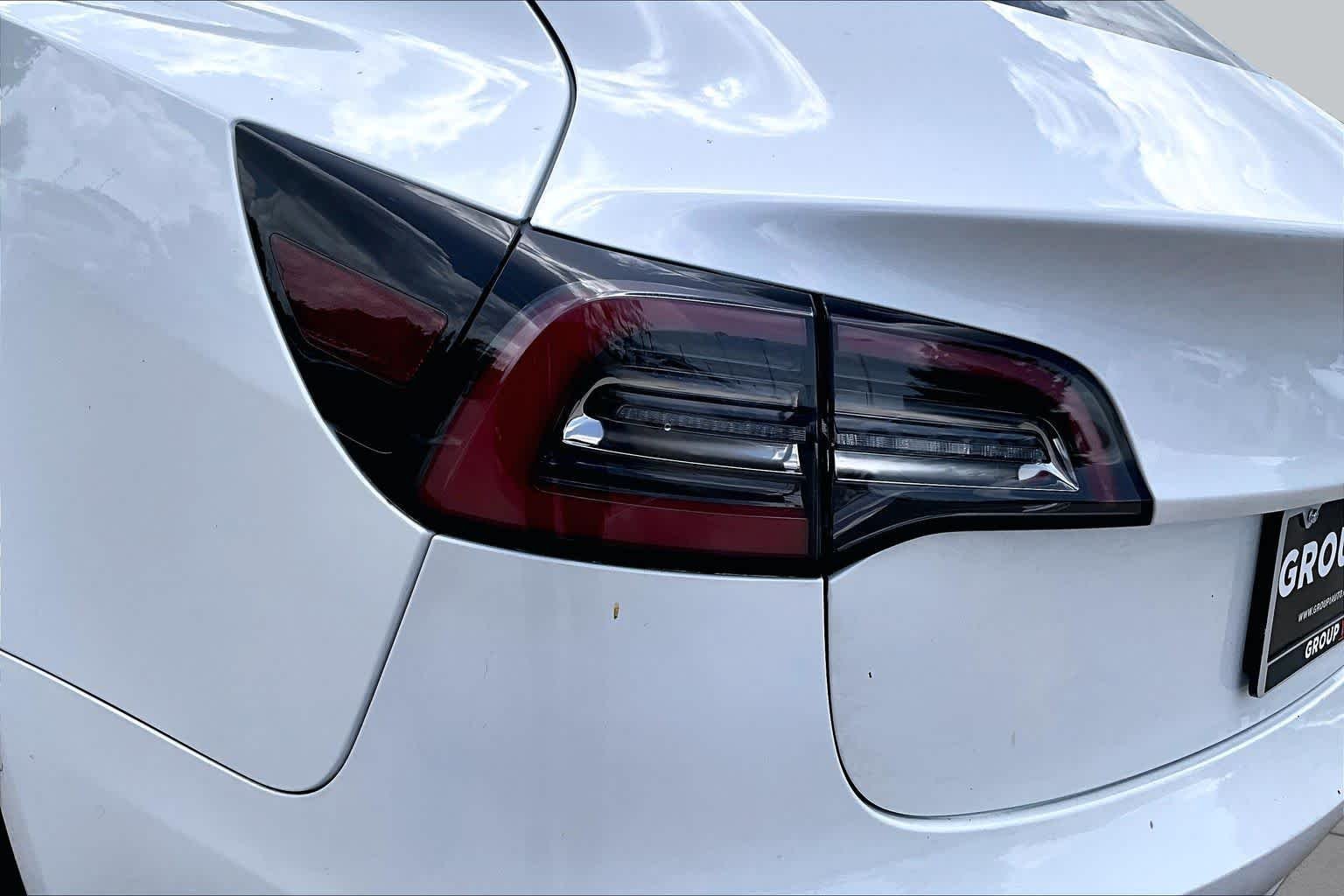 Used 2022 Pearl White Multi-Coat Tesla  image 26