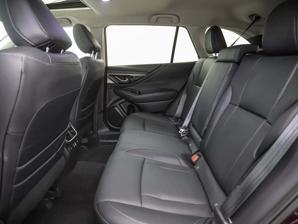 Used 2023  Subaru  image 19