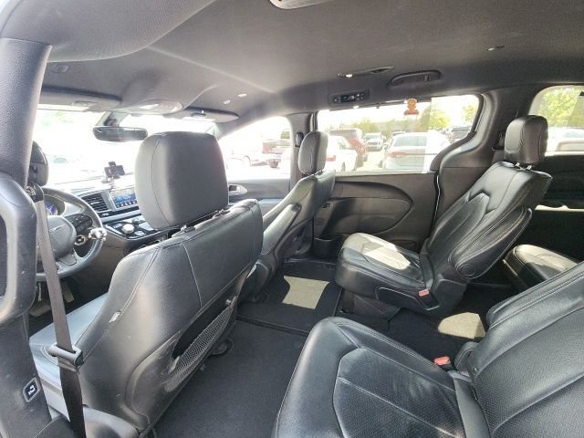 Used 2020 Silver Chrysler Touring L image 20