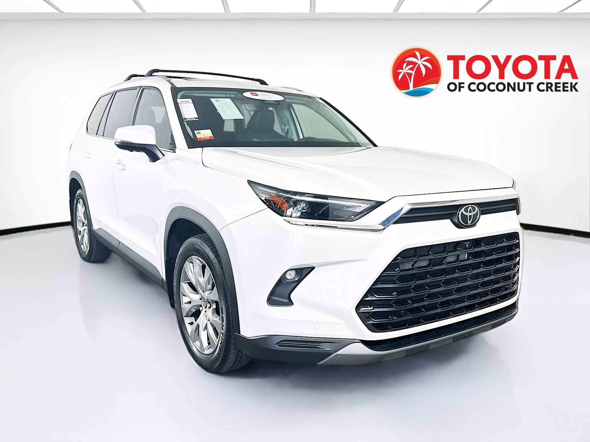 2025 Toyota Grand thumbnail 3