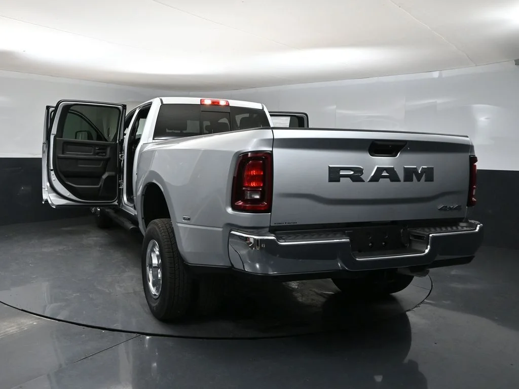New 2026 Silver-Zynith Exterior Paint RAM Tradesman image 38