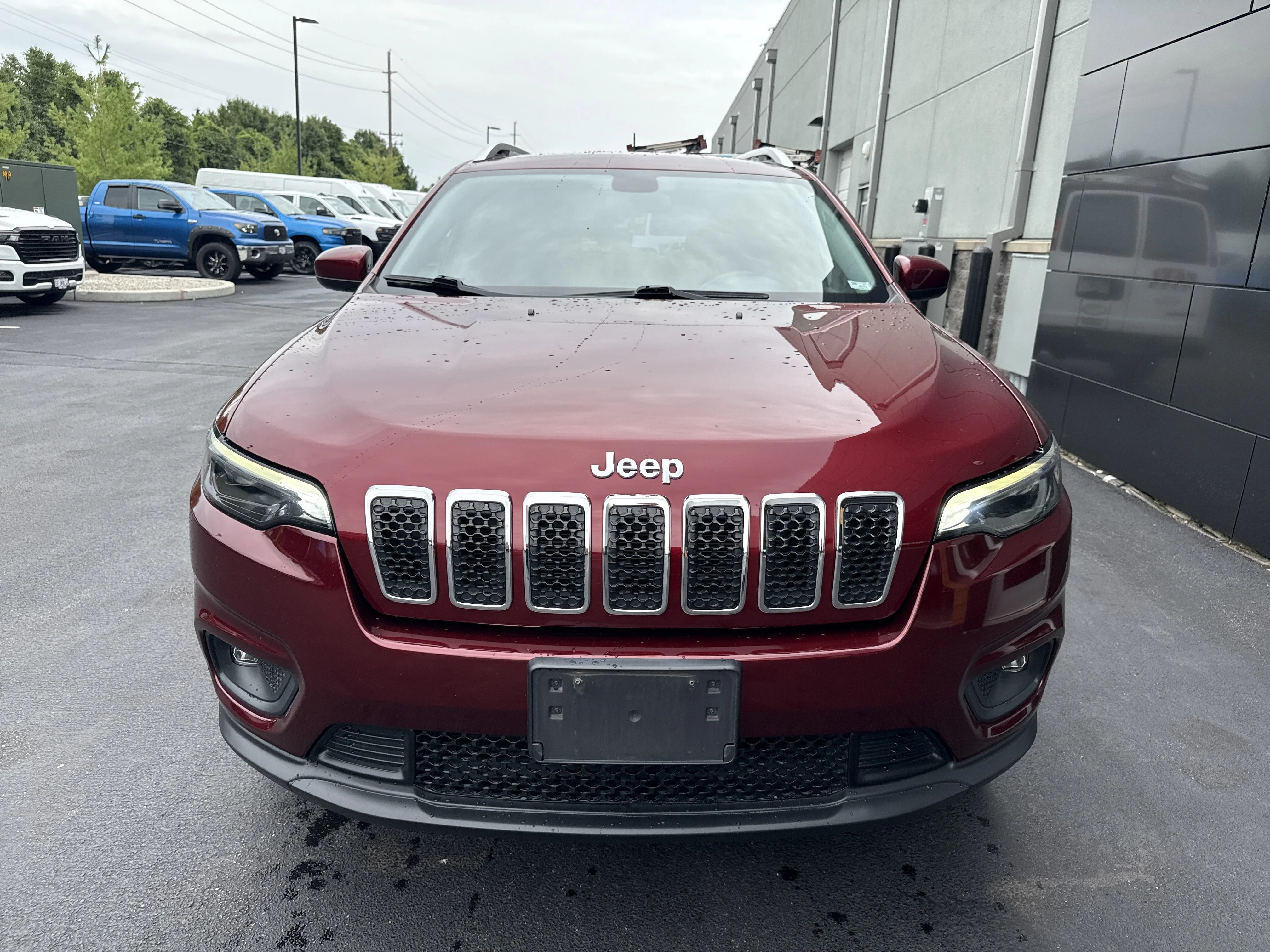Used 2020 Velvet Red Pearlcoat Jeep Latitude image 8