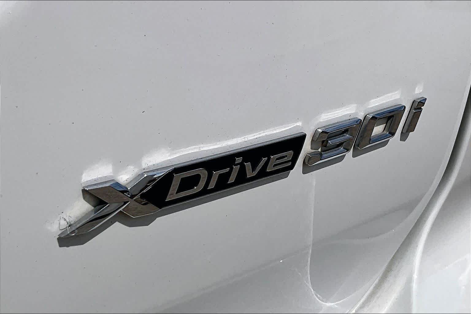 Used 2022 Alpine White BMW xDrive30i image 10