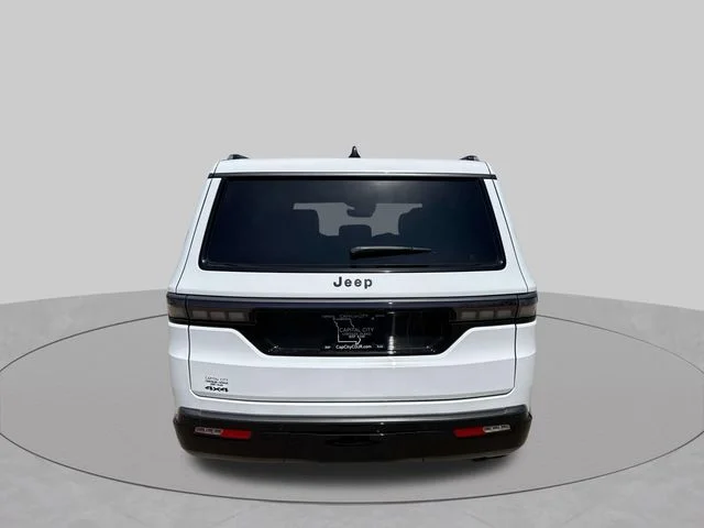 New 2026 Bright White Clear-Coat Exterior Paint Jeep Limited Altitude image 5