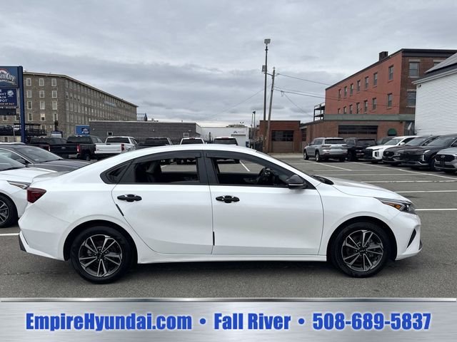 2024 Kia Forte LXS - Photo 3