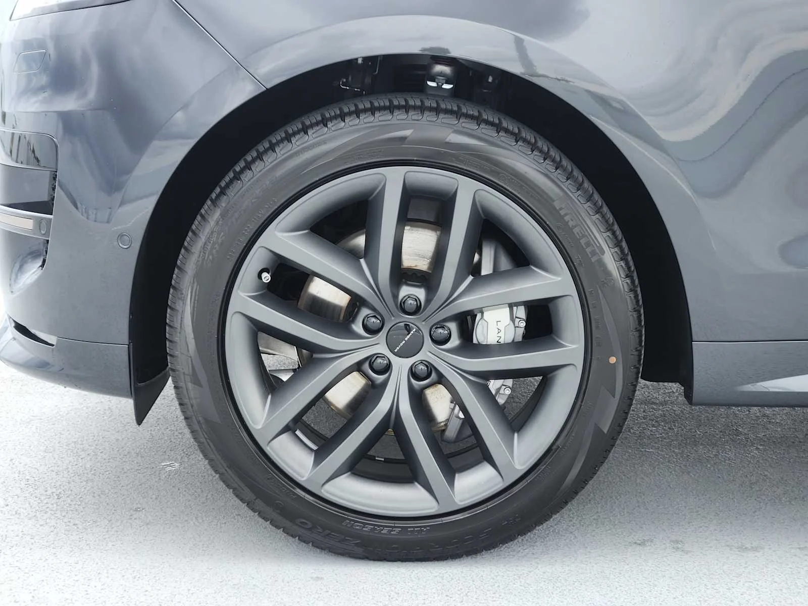 New 2026 Carpathian Grey LAND ROVER Dynamic SE image 10