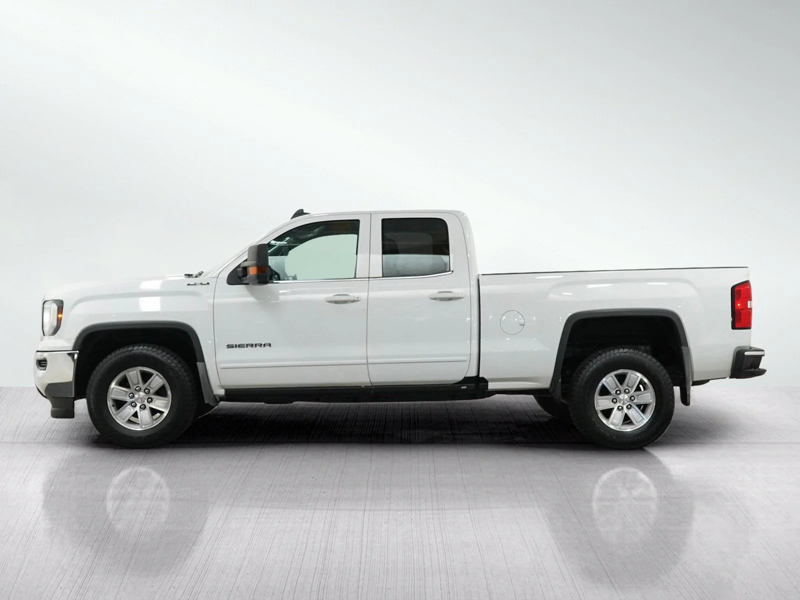 Used 2018 GMC Sierra 1500 SLE with VIN 1GTV2MECXJZ180854 for sale in Wayzata, Minnesota
