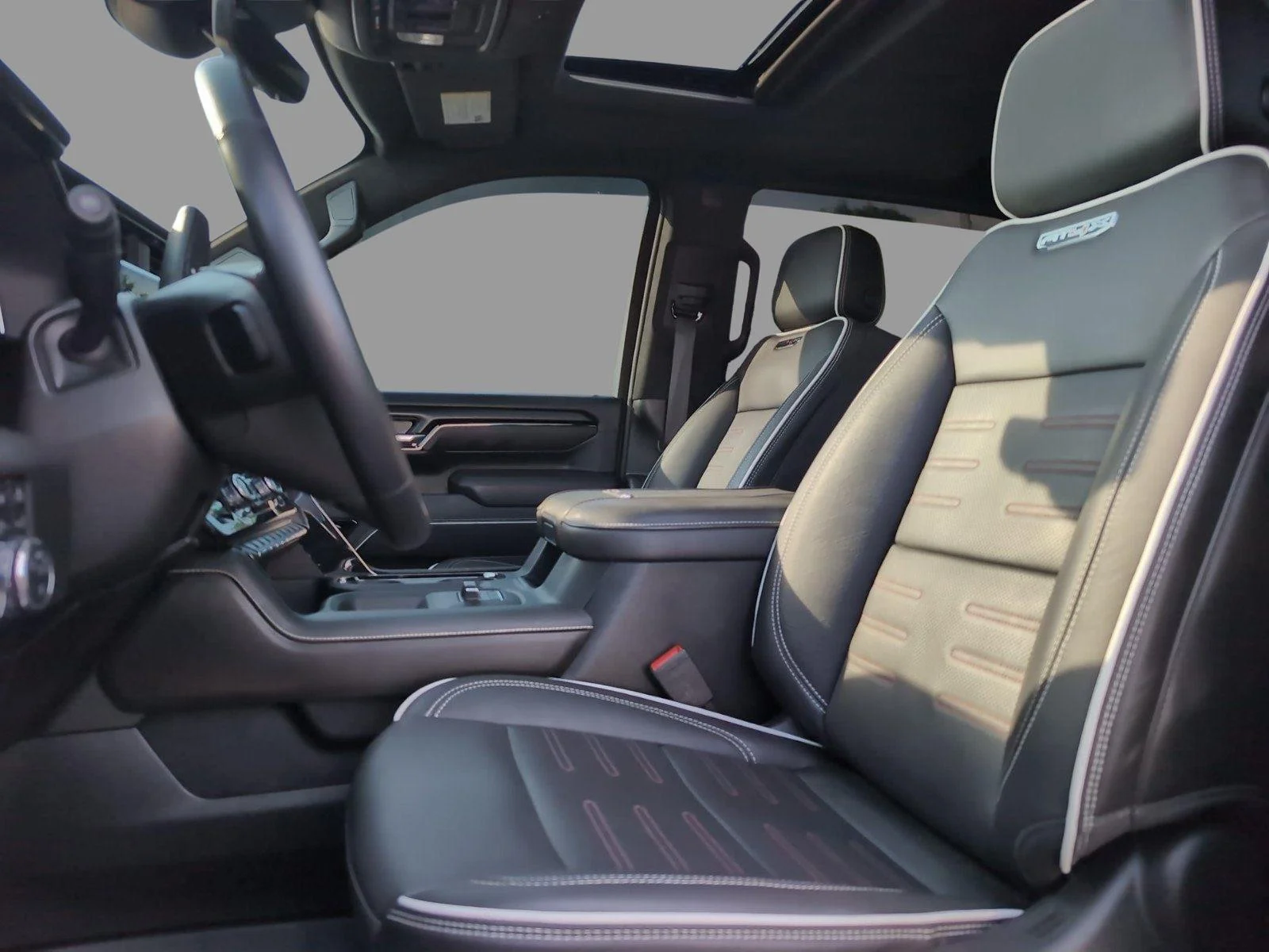Used 2025 Onyx Black GMC AT4X image 18
