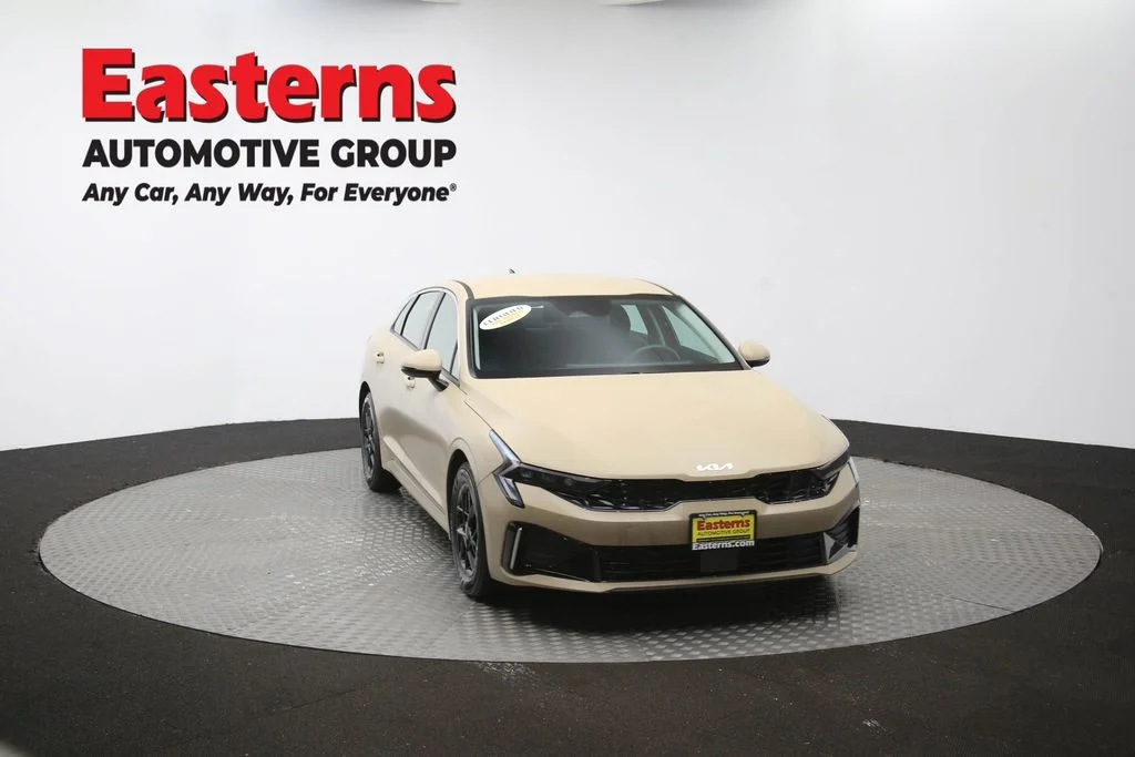 Used 2025 Red Kia LXS image 54