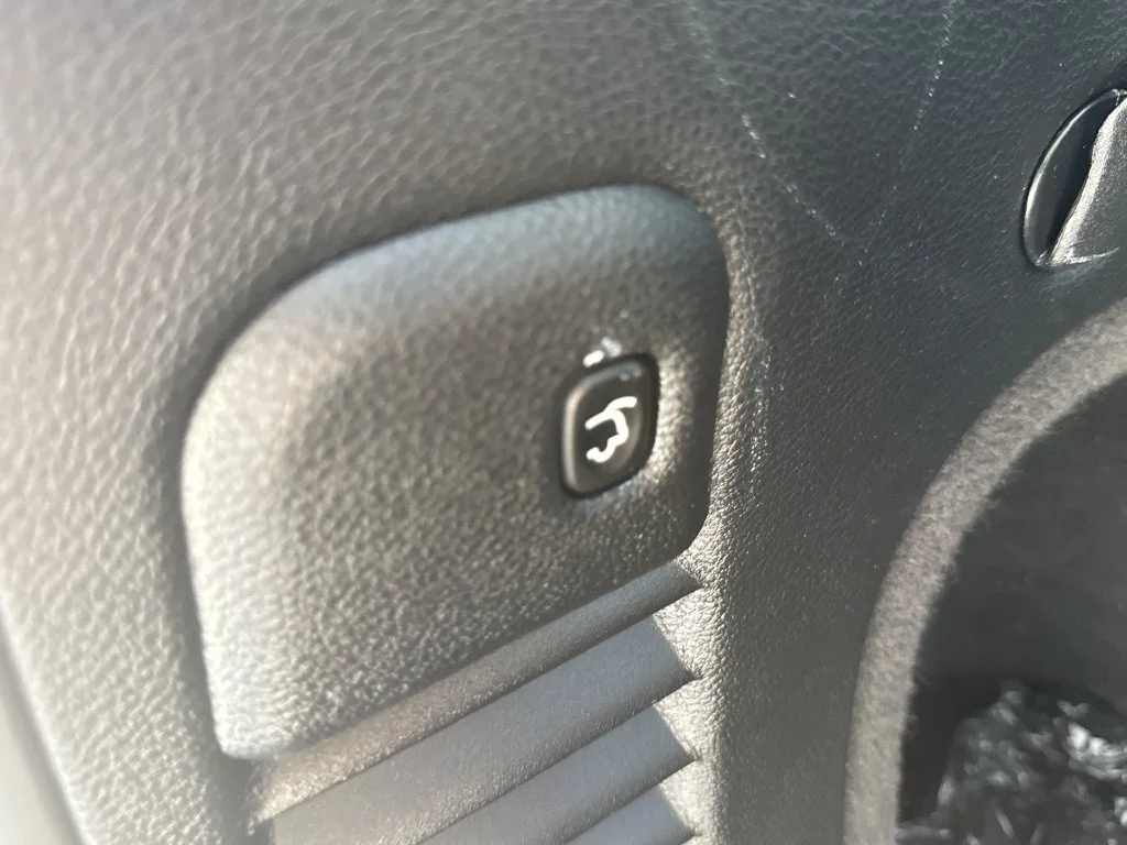 Used 2019 Blue Jeep Limited image 31