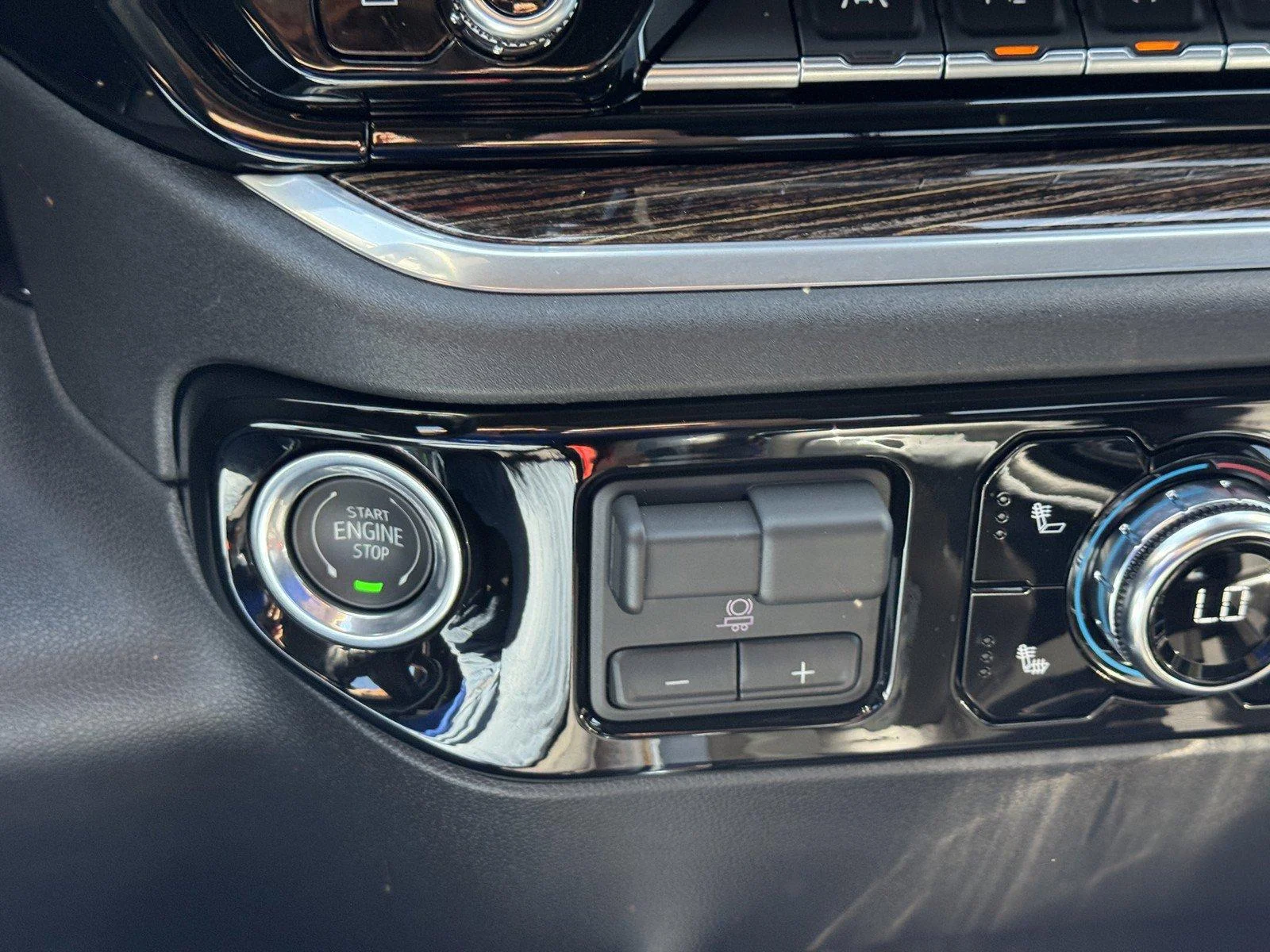 New 2026 Sterling Metallic GMC Elevation image 19