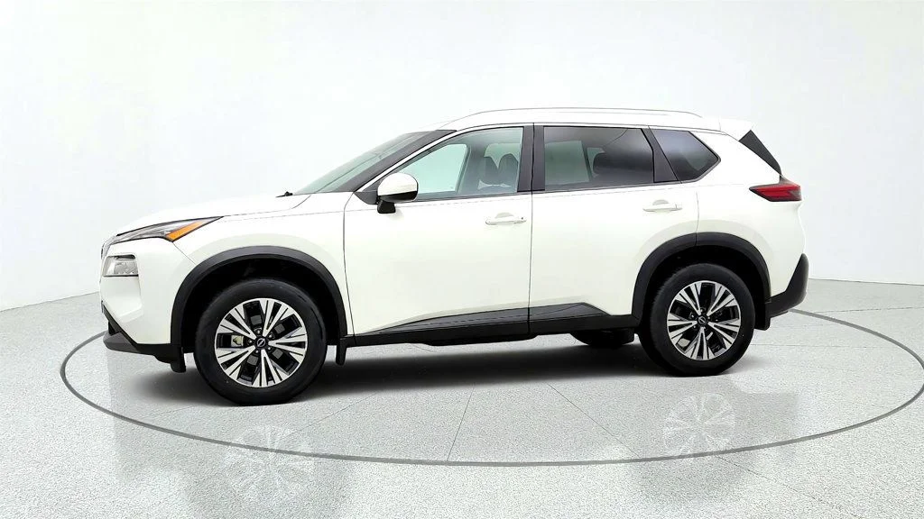 Used 2023 Pearl White Tricoat Nissan FWD SV image 8