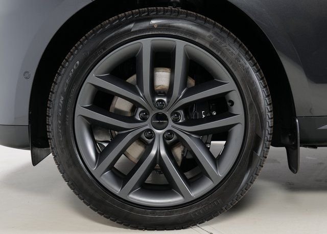 New 2026 Carpathian Grey Land Rover SE image 9