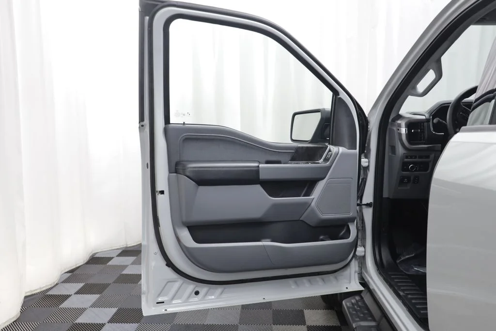 Used 2024 Avalanche Ford XLT image 5