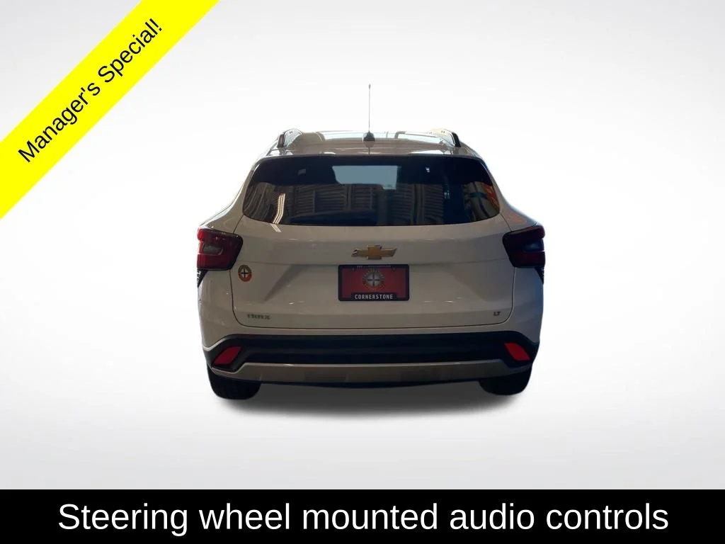 Used 2025 White Chevrolet LT image 18