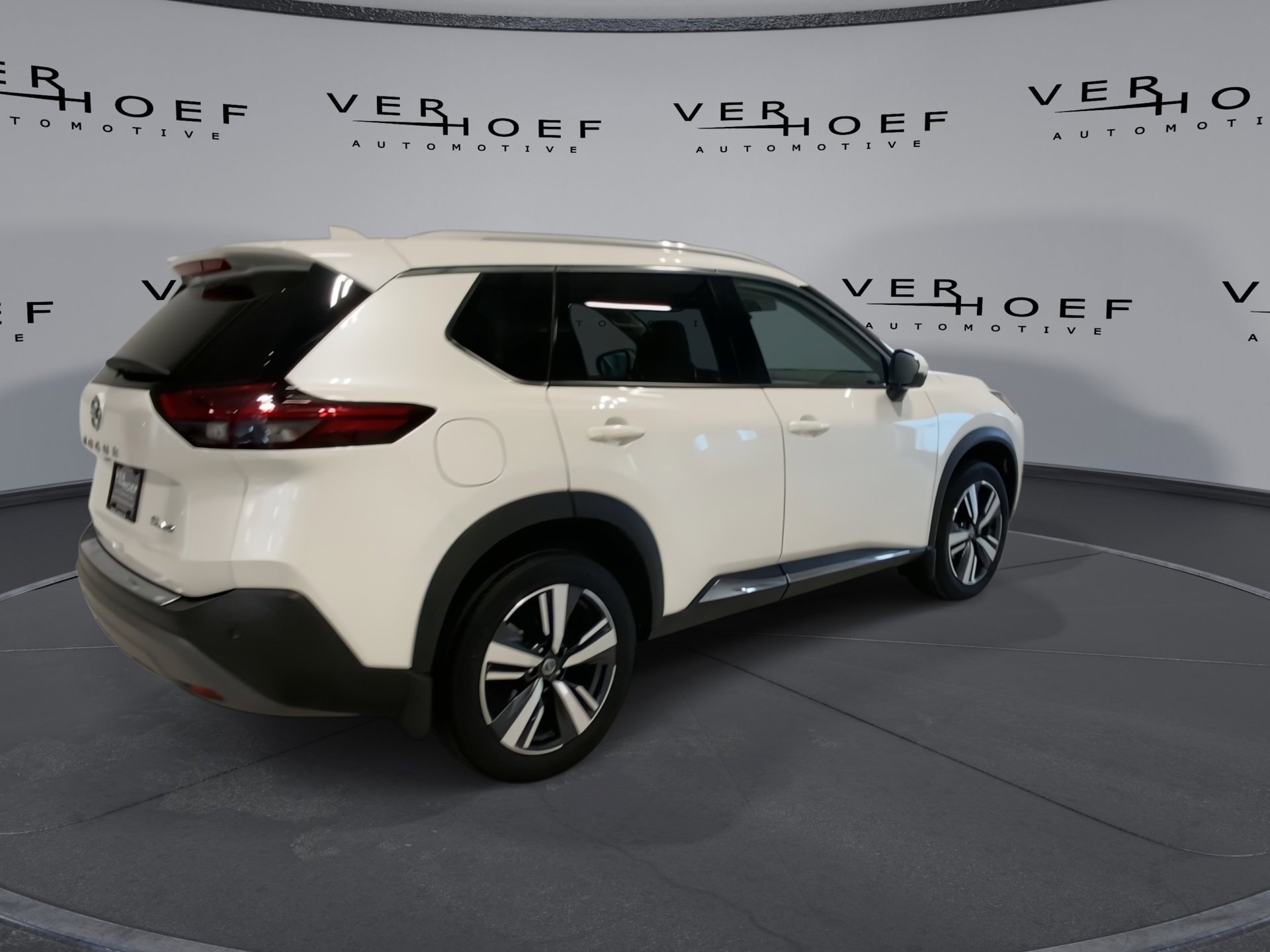 Used 2021 White Nissan SL image 8