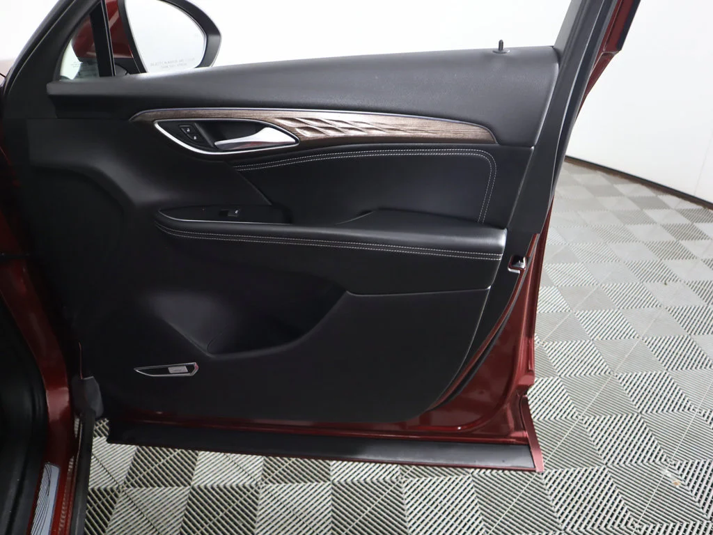Used 2023 Cinnabar Metallic Buick Avenir image 31