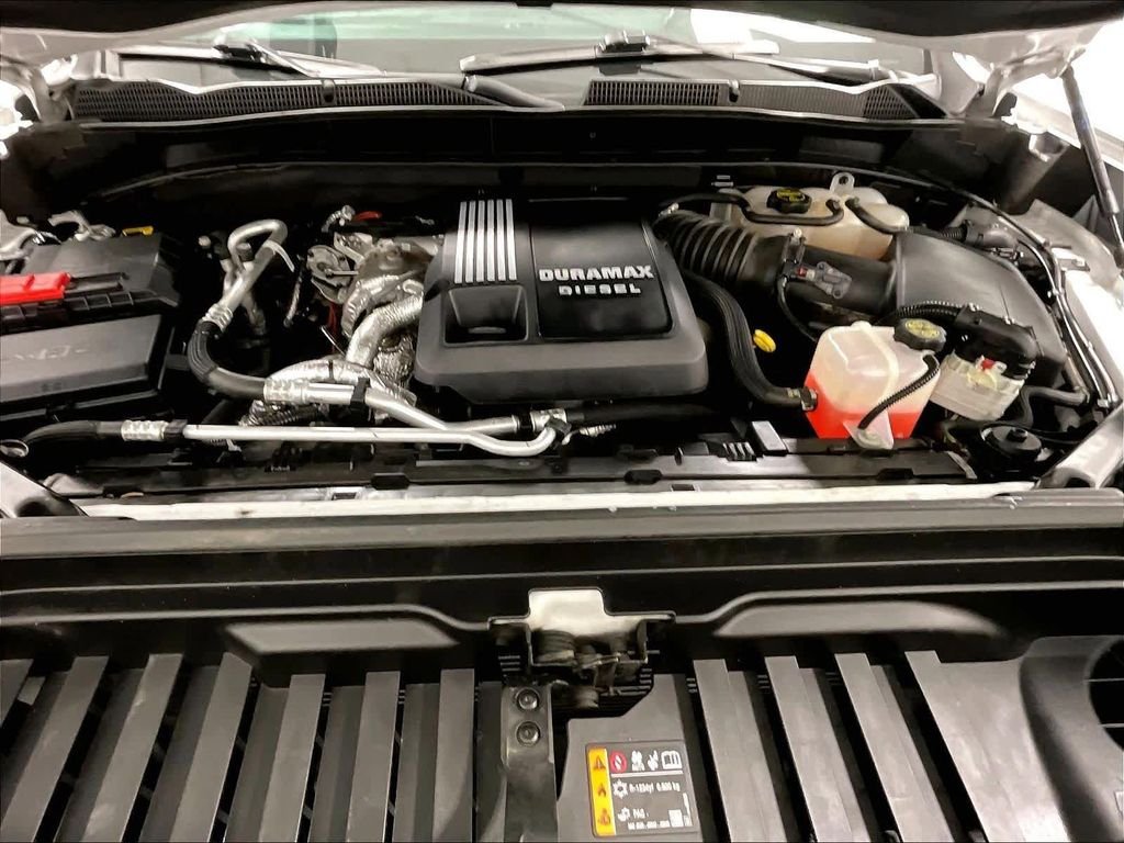 Used 2024 White GMC AT4 image 48