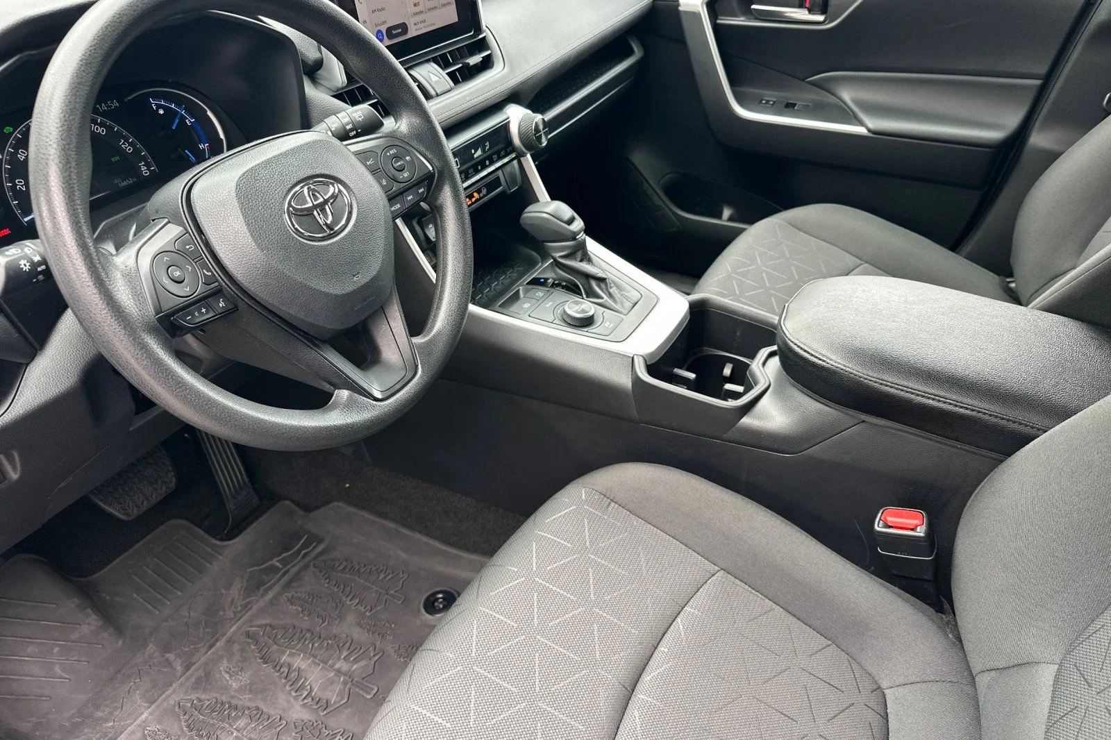 2024 Toyota RAV4 Woodland Edition - Photo 18
