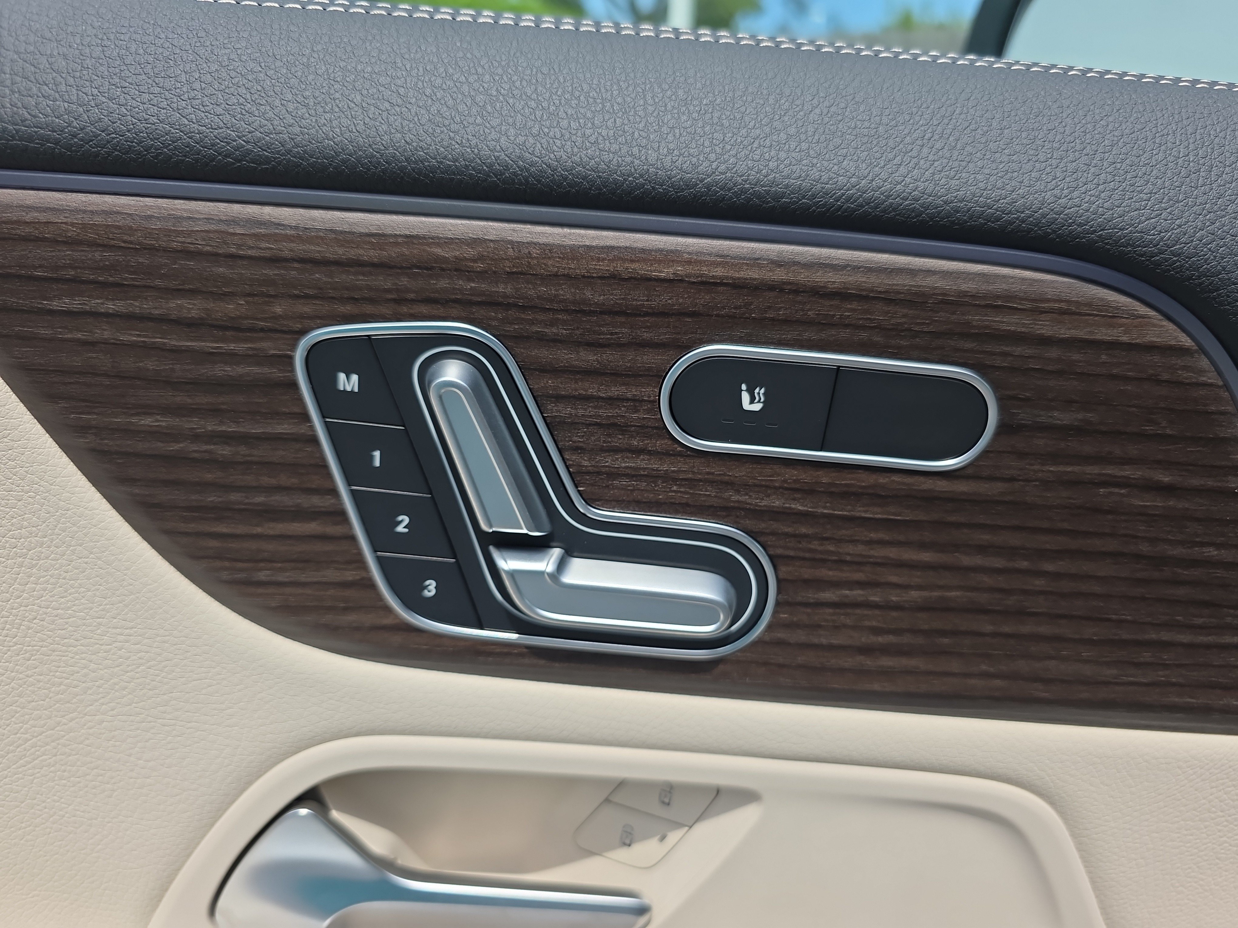 New 2026 Polar White Mercedes-Benz GLA 250 image 38