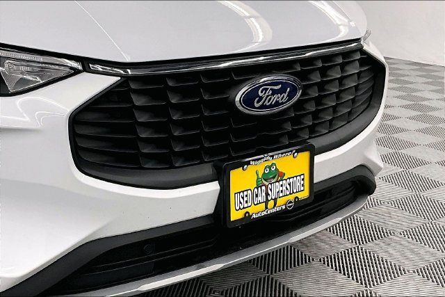 Used 2025 Oxford White Ford Active image 30