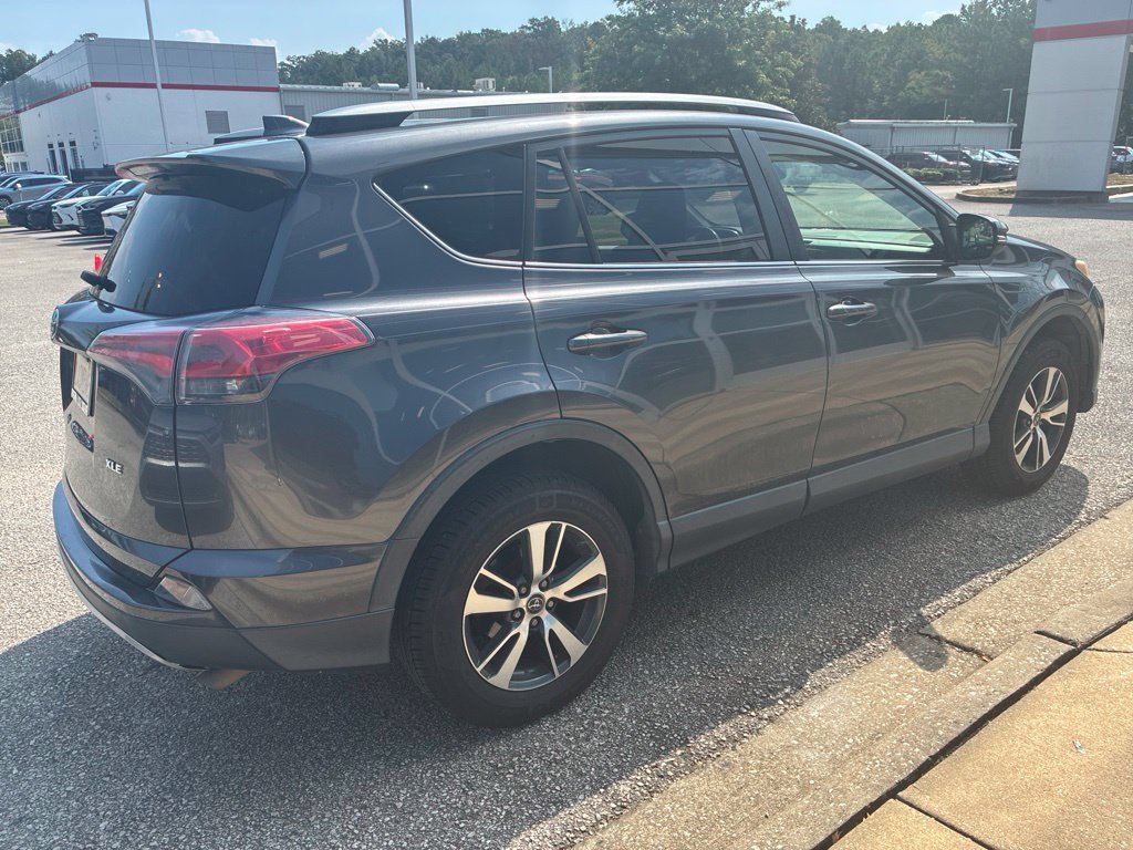 Used 2018 Gray Toyota XLE image 3