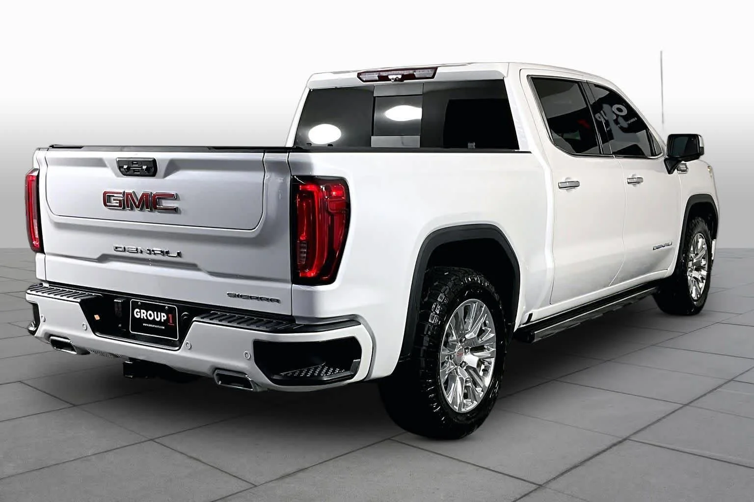 Used 2023 White Frost Tricoat GMC Denali image 13