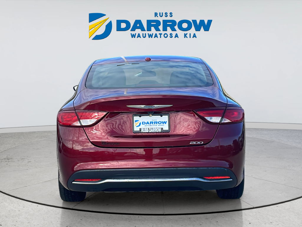 Used 2015 Red Chrysler Limited image 4