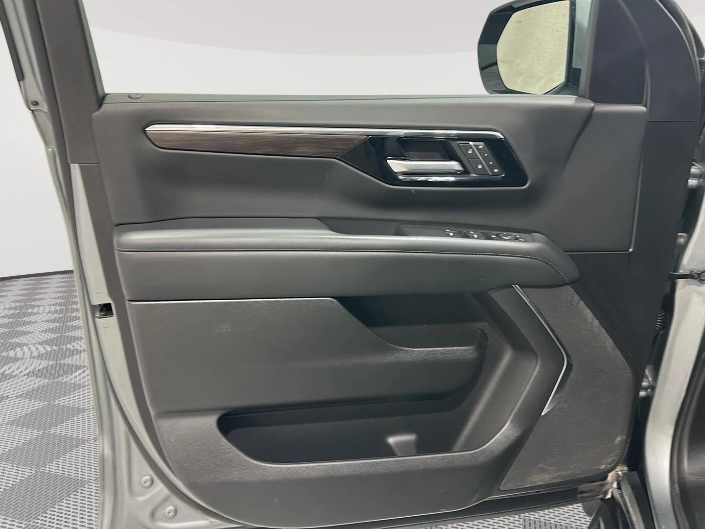 Used 2026 Sterling Gray Metallic Chevrolet LT image 19