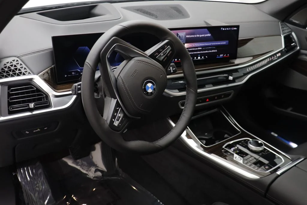 New 2026 White BMW xDrive40i image 7