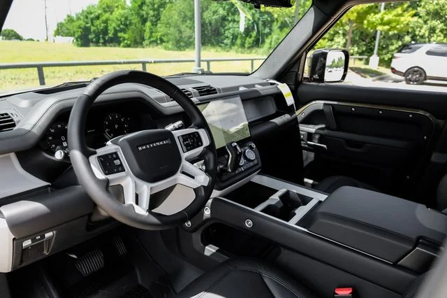New 2026  Land Rover X-Dynamic SE image 3