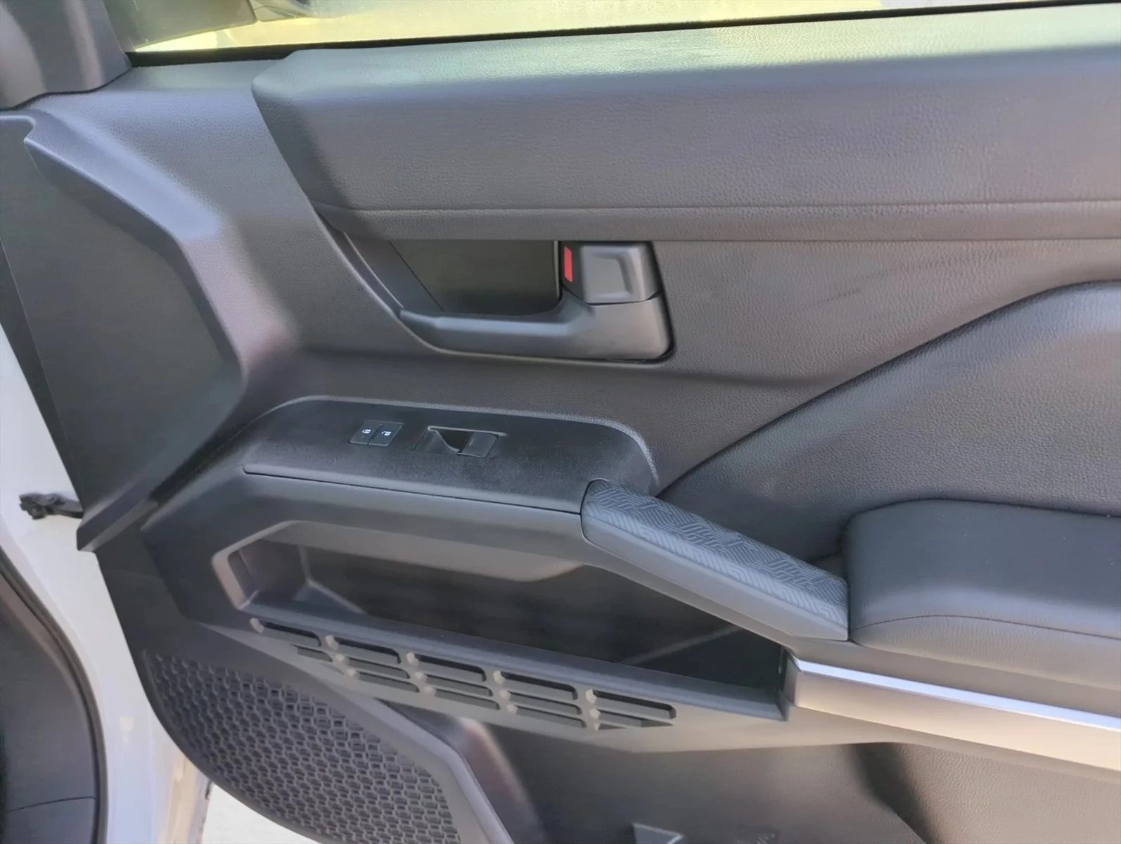 Used 2025 Ice Cap Toyota SR5 image 26