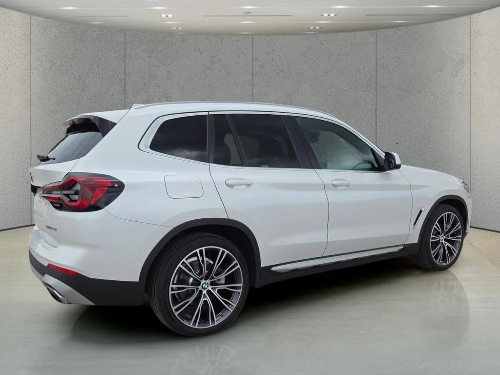 Used 2024 Mineral White Metallic BMW sDrive30i image 4
