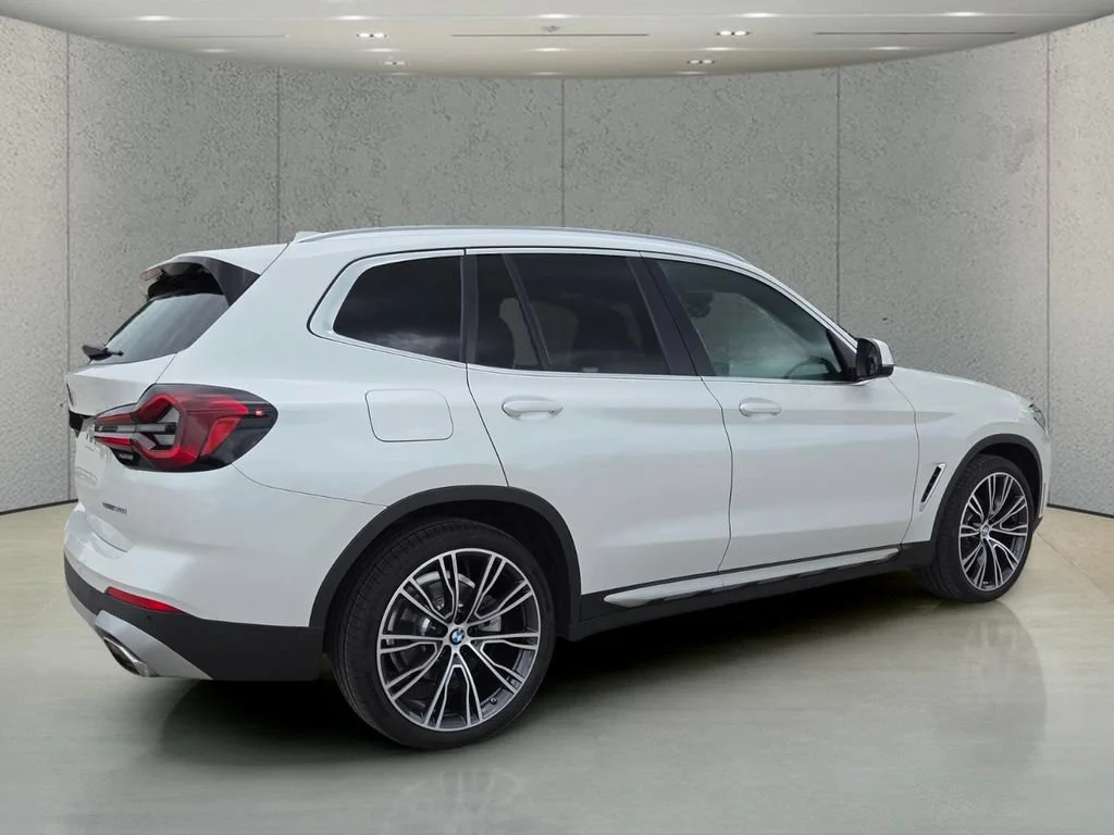 Used 2024 Mineral White Metallic BMW sDrive30i image 4