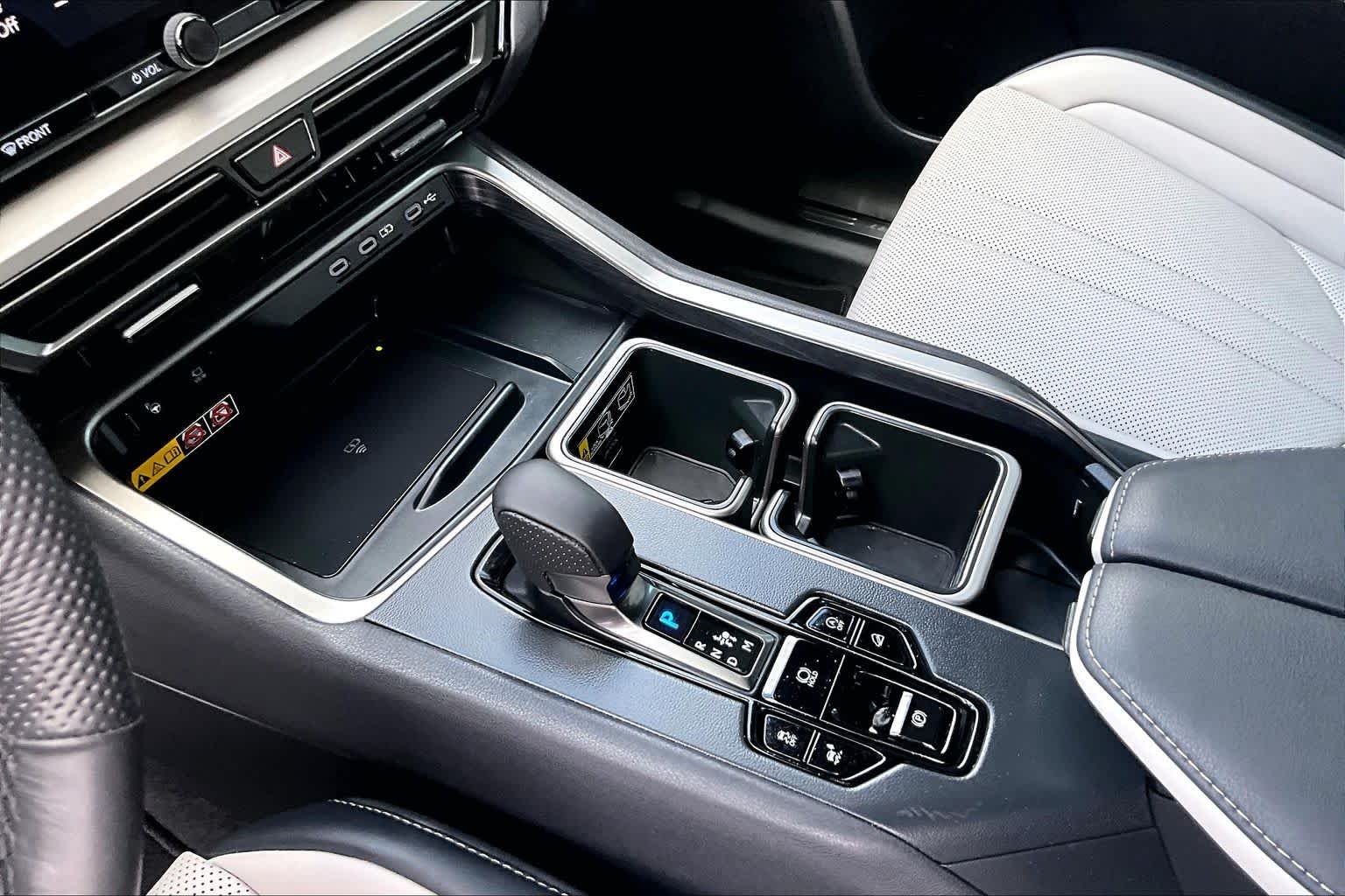Certified Used 2025 WIND CHILL PEARL Lexus F SPORT Handling image 17