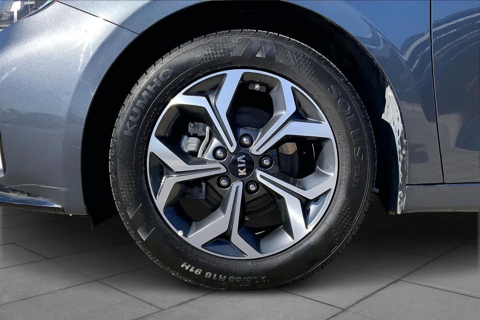 Used 2021 Gray Kia LXS image 20