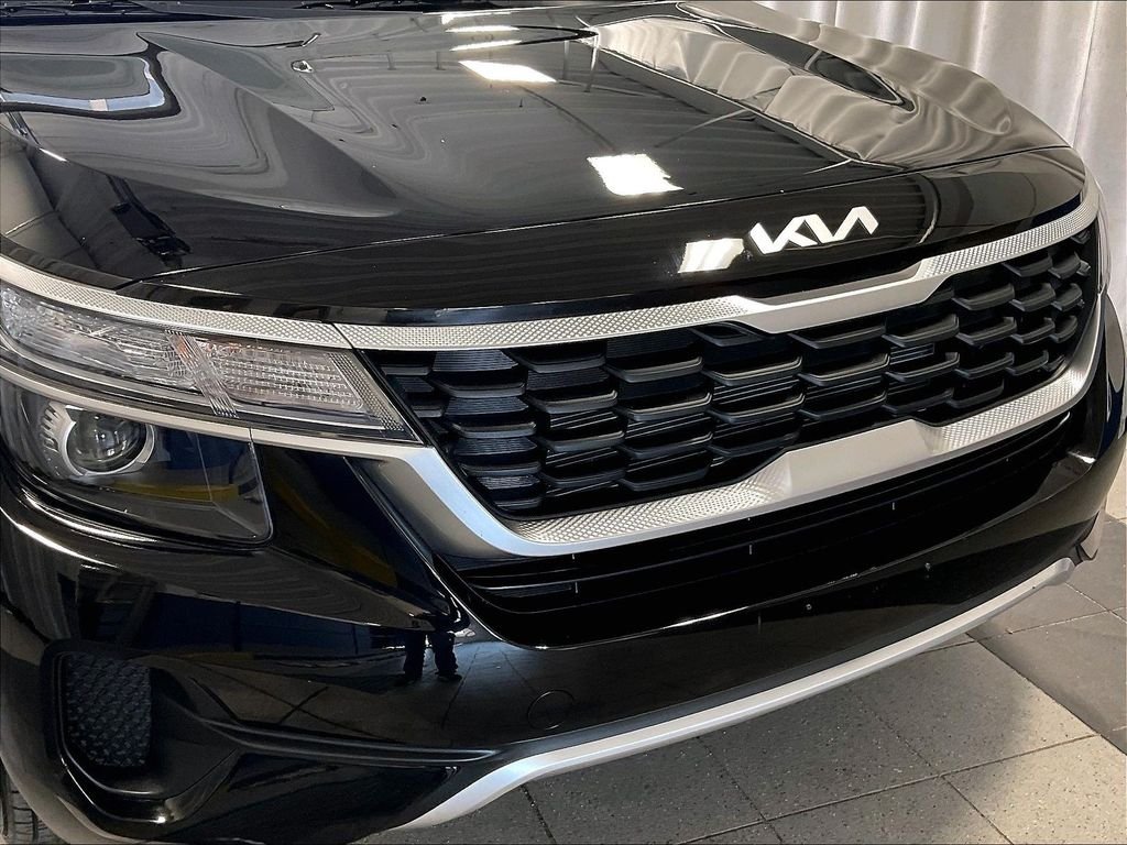 Used 2023 Black Kia LX image 30