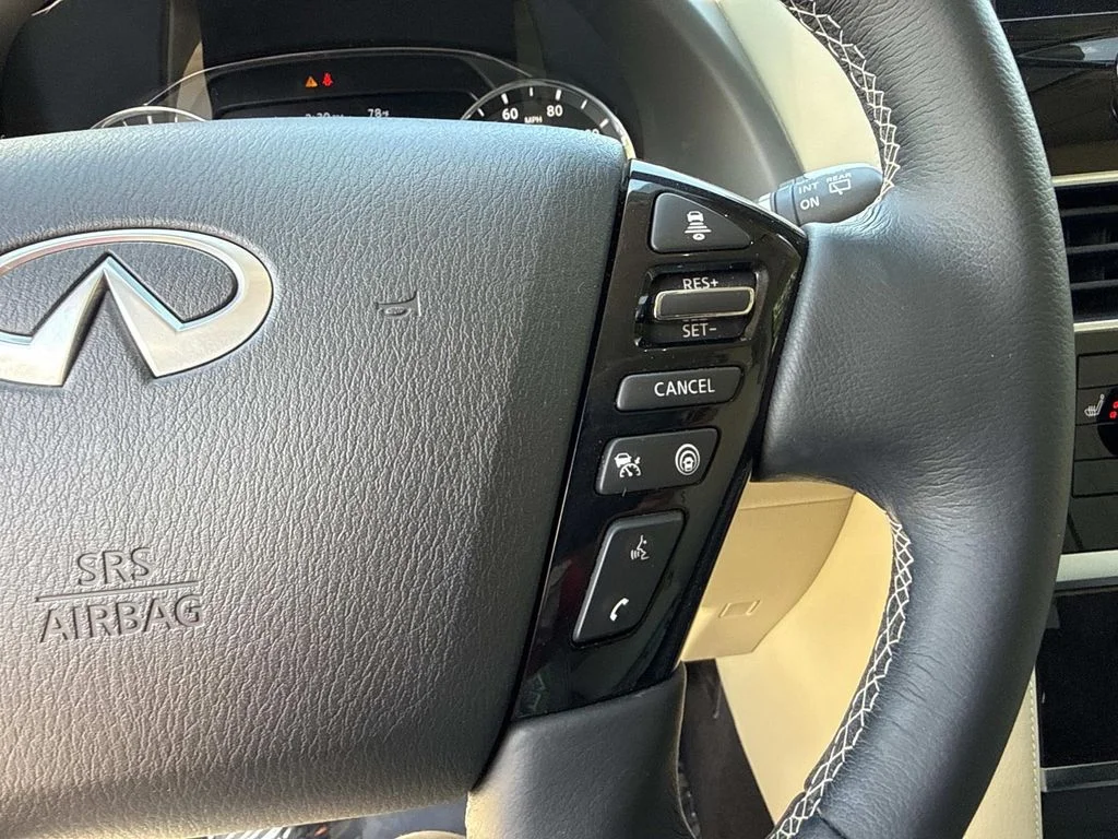 Used 2022 White INFINITI LUXE image 41