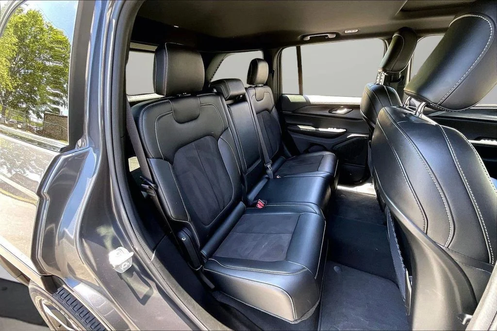 Used 2023 Gray Jeep Altitude 4x4 image 28