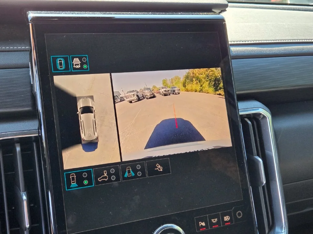 Used 2025 White GMC Elevation image 25