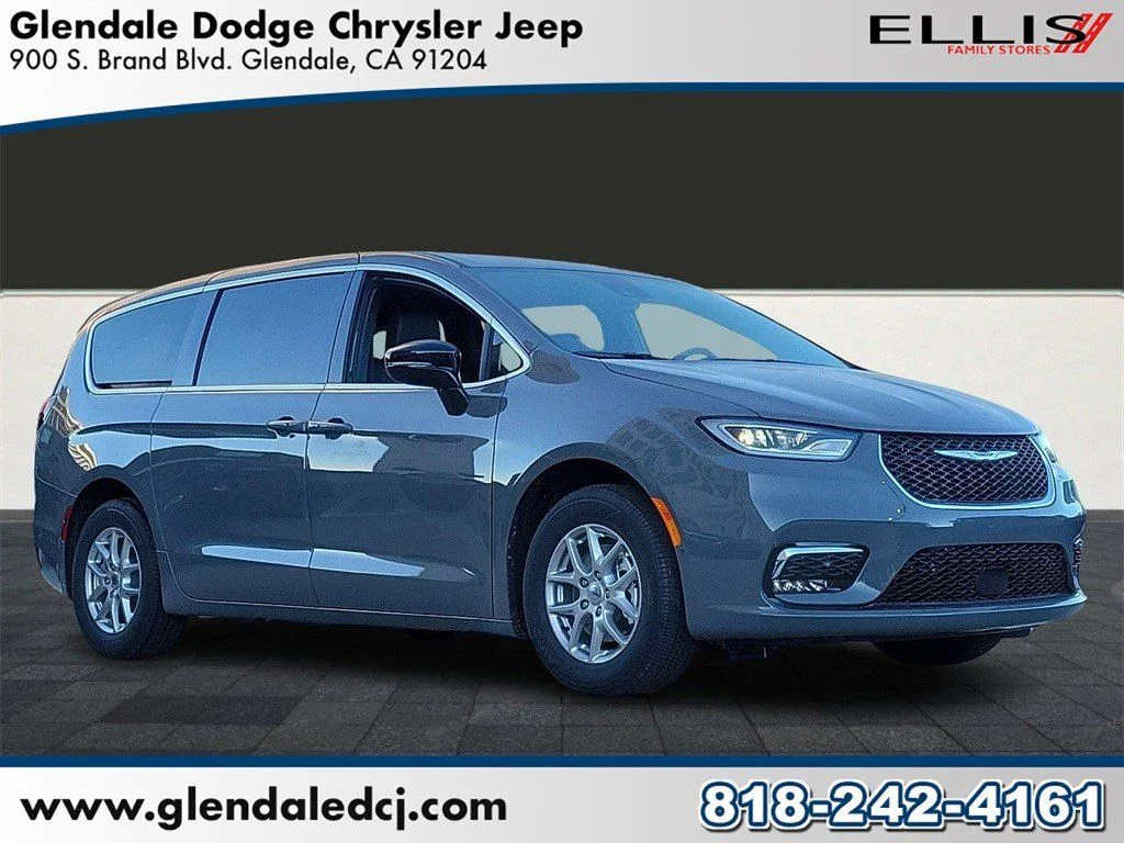 2025 Chrysler Pacifica Select's photo