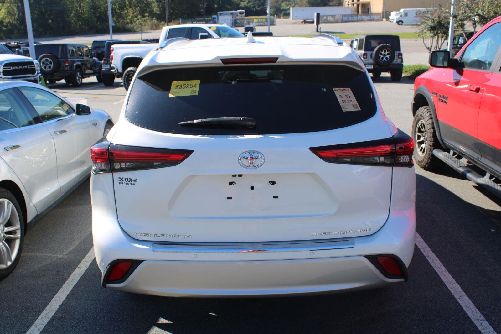Used 2021 Blizzard Pearl Toyota Platinum image 7