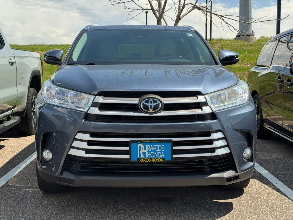 Used 2018 Toyota Highlander XLE with VIN 5TDJZRFH4JS851339 for sale in Coon Rapids, Minnesota